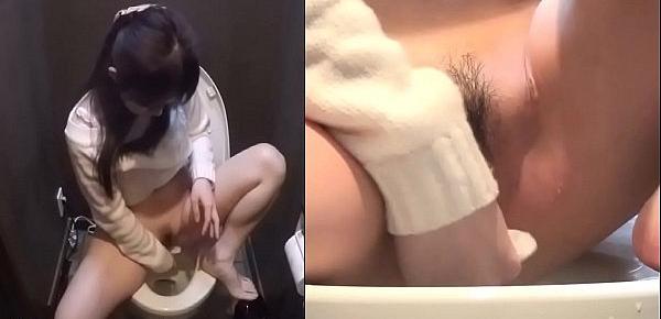  Japanese Caught Masturbating in the Public Toilet 3